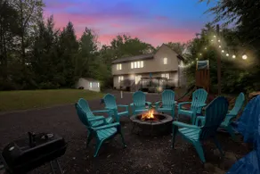 Autumn Getaway: Lakefront + Sauna + Jacuzzi - Image 5