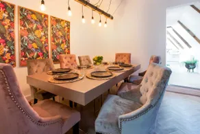 Luxurious Large Townhouse in the Heart of Barbican - Image 2