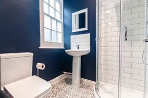 Luxurious Large Townhouse in the Heart of Barbican - Image 4
