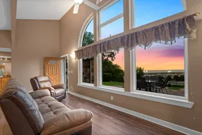 Harbor View! Walk Out The Door Into Downtown Lex! - Image 5