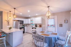 Newly remodeled luxury cottage with mountain views - Image 2