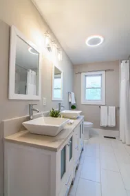 Newly remodeled luxury cottage with mountain views - Image 3