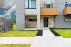 Modern Townhouse, Perfect STL Stay - Image 4