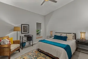 Modern 2BR Townhome Near U of A & Dickson St – Free Parking! - Image 3