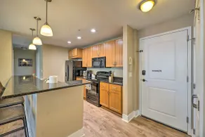 Grand Haven Condo - Walk to Nearby Hot Spots! - Image 4