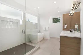 New House with Chef's Kitchen and Spa-like Suite - Image 3