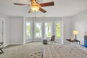Relaxing Luxurious Waterfront in Hampton  - Image 4