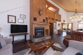 Alpenglow Retreat | Big Sky Town | Sleeps 12! - Image 2