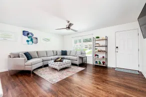 Bright & open | family & pets | fenced yard, deck - Image 2