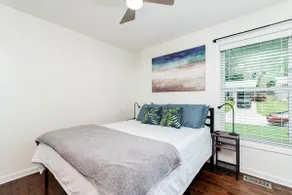 Bright & open | family & pets | fenced yard, deck - Image 4