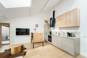 Superior Studio in City Centre with Balcony - Image 3