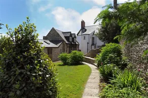 Stone House - Image 5