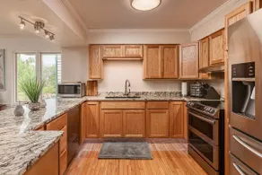2 Bedroom Modern Condo in Heart of Downtown - Image 4