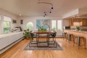 2 Bedroom Modern Condo in Heart of Downtown - Image 3