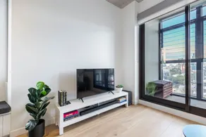 Modern Apartment near Vibrant Swan Street - Image 4