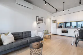 Modern Apartment near Vibrant Swan Street - Image 3