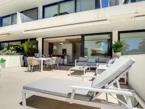 Modern, large terrace, swimming pool and barbecue - Image 2