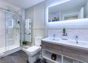 Ultra Modern: Luxury 1-Bed Serviced Apartment - Image 3