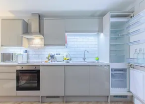 Ultra Modern: Luxury 1-Bed Serviced Apartment - Image 4