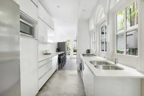 Classic 3BR terrace over 3 levels, great location w/ parking, pets allowed - Image 4