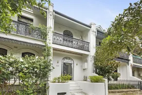 Classic 3BR terrace over 3 levels, great location w/ parking, pets allowed - Image 2