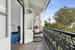 Classic 3BR terrace over 3 levels, great location w/ parking, pets allowed - Image 5