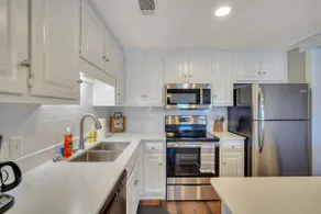 Downtown Loft - Above Bull & Barrel & Close to Georgia Southern - Image 3