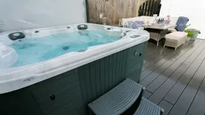 Cottage with a hot tub ,short walk to the beach - Image 2