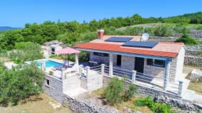 Ferienhaus mit privatem Pool, Grill und Terrasse | Wasserblick - Image 2