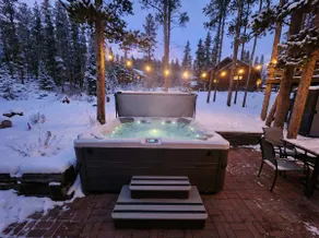 Stunning 4 BR Home, Tranquil Setting! - Image 2