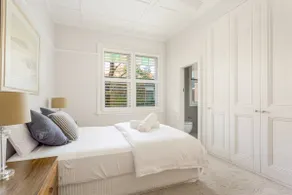 Courtyard Gallery: Character-filled Bayside Living - Image 3