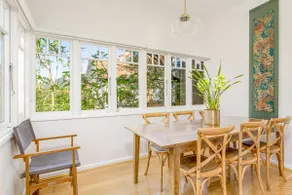 Courtyard Gallery: Character-filled Bayside Living - Image 2
