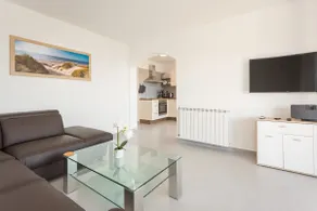 Bella Vista Apartments - Image 2