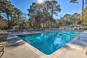 Offseason Escape in Hilton Head: 1/2 Mi to Beach - Image 4