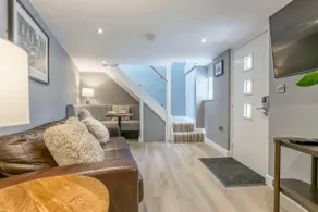 The Old School Room - Luxury 1 Bedroom Duplex Apartment - Image 4