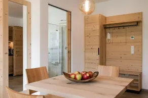 Familienorientiertes Apartment mit Garten und Whirlpool | Gartenblick | Ideal für Homeoffice - Image 2