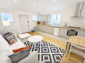 Little Maplewood, Tangmere - sleeps 2 guests  in 1 bedroom - Image 4