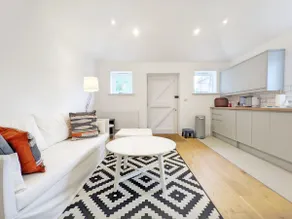 Little Maplewood, Tangmere - sleeps 2 guests  in 1 bedroom - Image 5