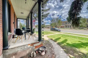 Bock House - Excellent in town location! - Image 4