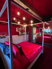 Love Kot, a romantic apartment with a hot tub - Image 5