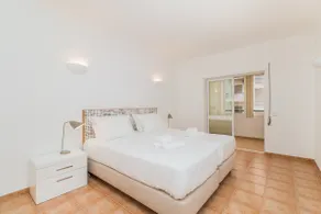 Casa da Galé | Meia Praia, Balcony & AC - Image 4