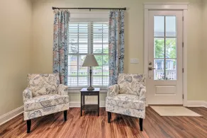 Lovely Mobile Retreat with Deck And Front Porch - Image 4