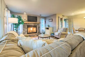 Large Yard + Games: ‘Edgewater Escape’ in Paupack! - Image 3