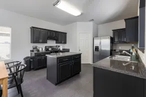 Modern South Austin Home|King Bed • Gym • Patio • Sleeps 6- Ideal for long stays - Image 4