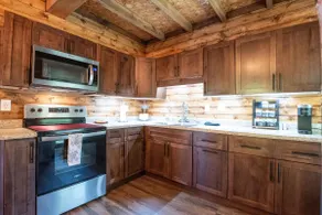 Charley's Cabin - Image 5