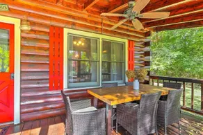 Bearfootin Pond Lodge-on water with paddleboat - Image 5