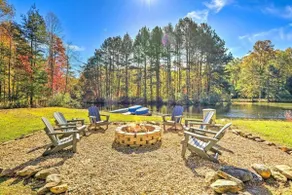 Bearfootin Pond Lodge-on water with paddleboat - Image 2