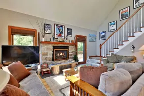 Cortina Mountain Chalet - Outdoor Hot Tub - Close to Pico and Killington Mountains home - Image 3