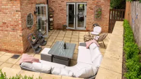 Orchard Cottage - contemporary homestay - Image 4