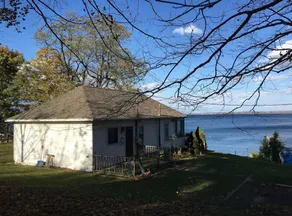 100ft Level Lakefront w Hot Tub + Walk to Brewery - Image 4